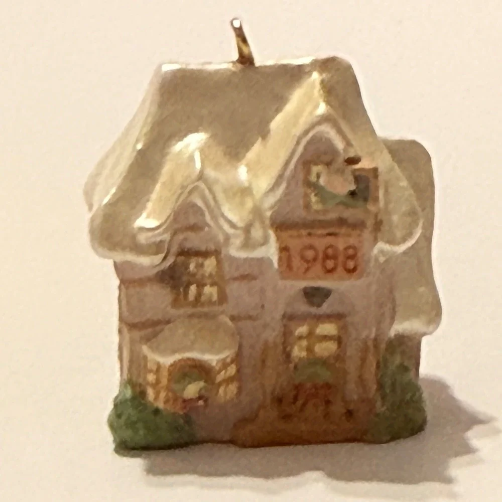 Hallmark Keepsake Old English Village Miniature Ornament Set 1988-1992 5pc *